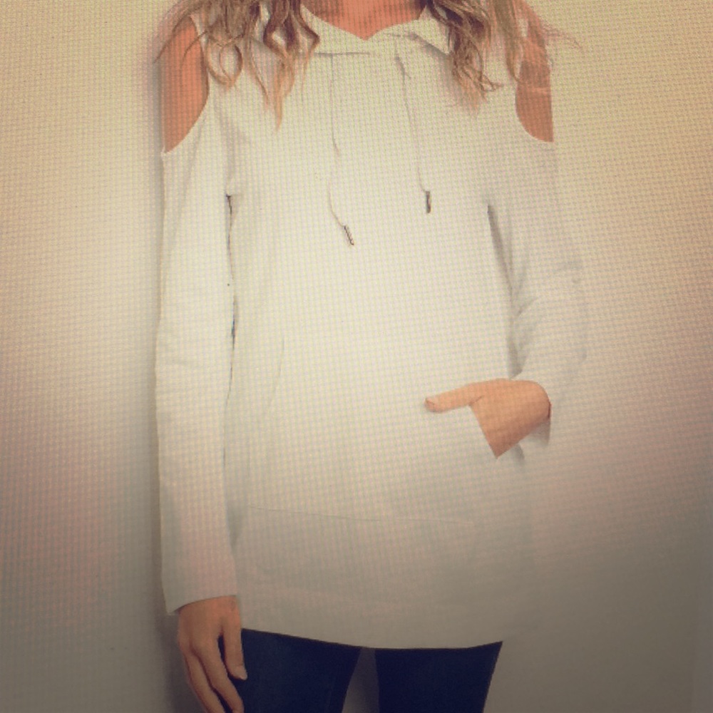 ✨White Sweatshirt w/ Shoulder Cut Outs✨